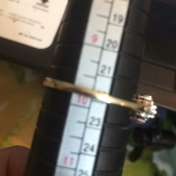10k gold diamond ring. - Picture 4 of 16